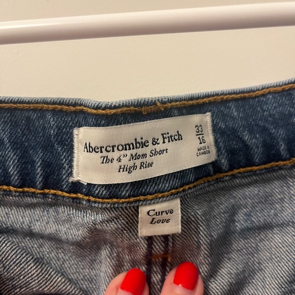 Abercrombie Curve Love 4 inch Mom Short - Picture 4 of 4